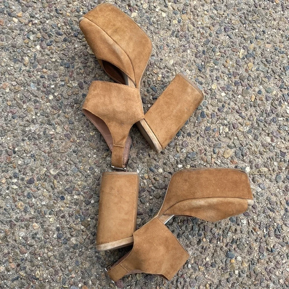 Jeffrey Campbell Chunky Heeled Shoes Tan Suede “Umeko” Buckle Detail 7.5 - Picture 2 of 9
